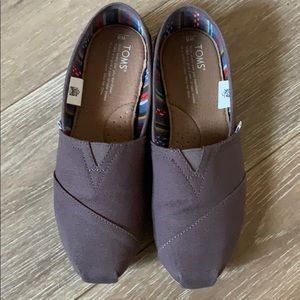 Toms comfy canvas flats. Brown Fabric